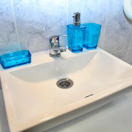 Azzurro / Ocean View / 5 Min To Beach Apartment